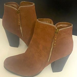 Dunes Zippy Boots Brown Suede Size 10M 4’ Chunky Heel